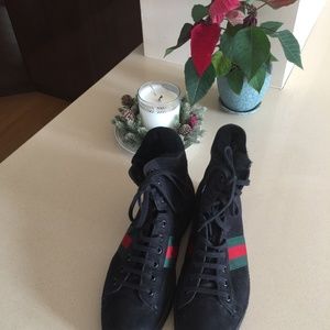 GUCCI winter suede boots with shearling inside